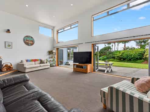 26 McCallum Drive, Sandspit