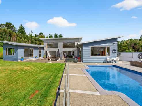 26 McCallum Drive, Sandspit