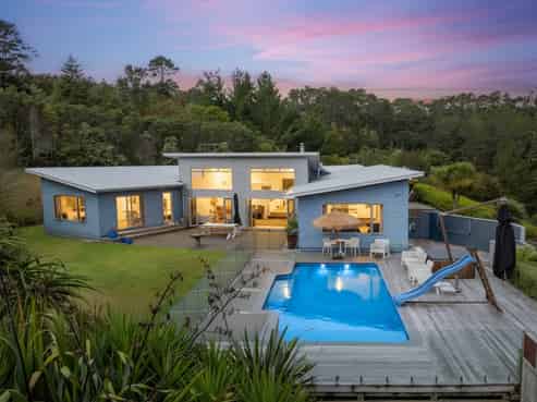 26 McCallum Drive, Sandspit