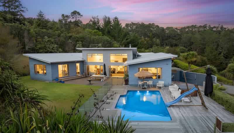 26 McCallum Drive, Sandspit