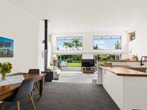 26 McCallum Drive, Sandspit