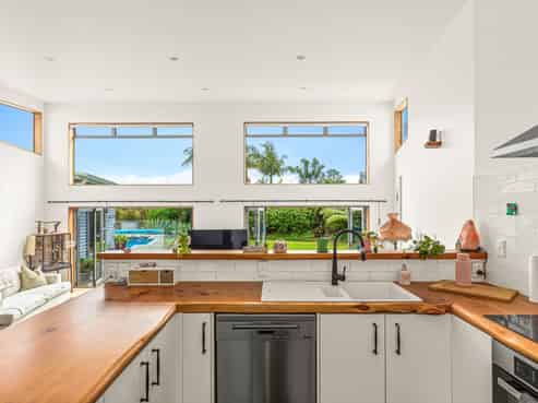 26 McCallum Drive, Sandspit