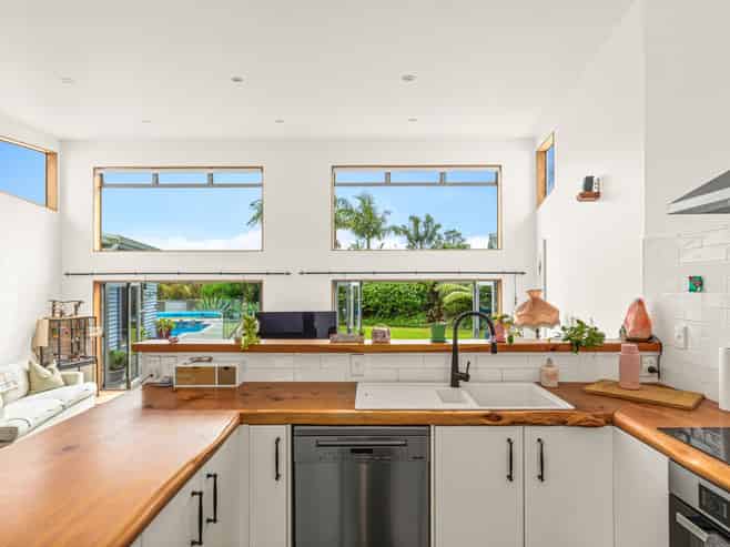 26 McCallum Drive, Sandspit