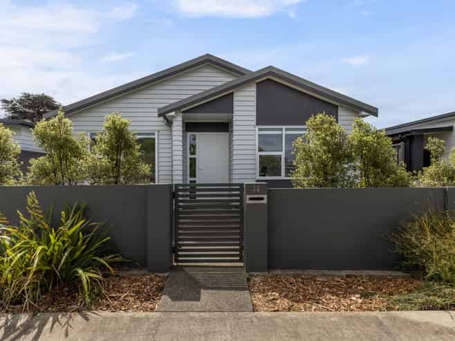 44 Karearea Avenue, Porirua