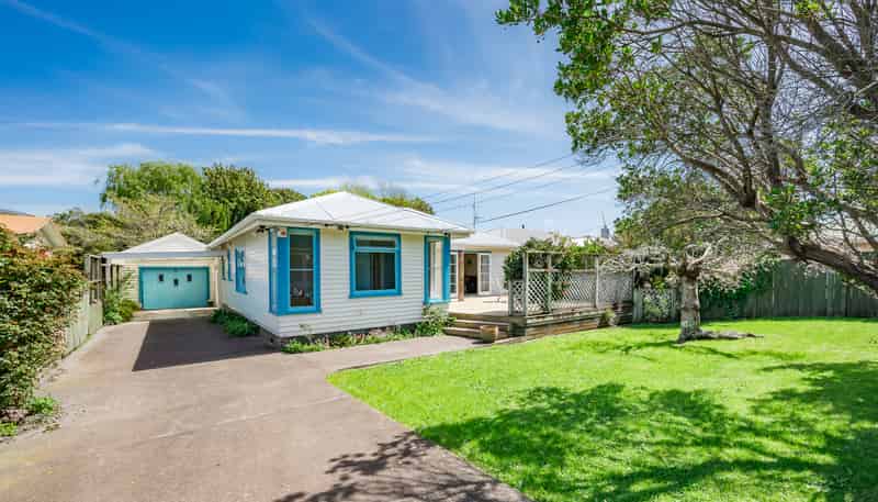 37 Hillcrest Road, Raumati South