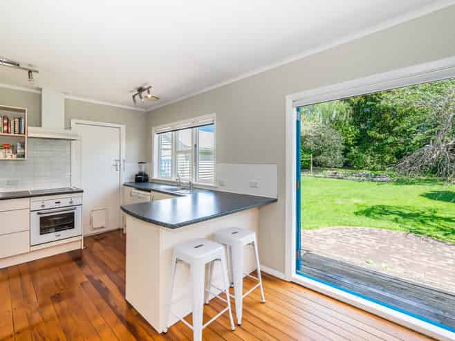 37 Hillcrest Road, Raumati South