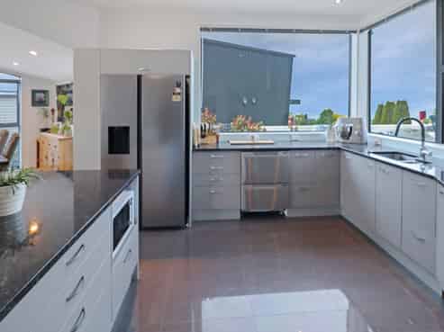 63 Tamworth Crescent , Newlands