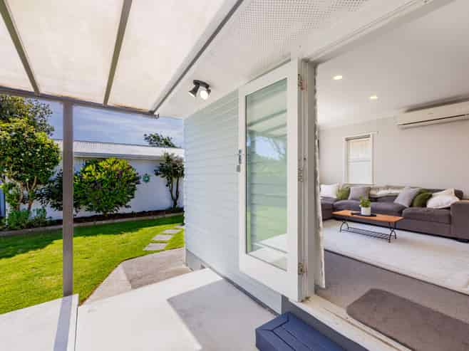 2/27 Trevelyan Street, Onekawa
