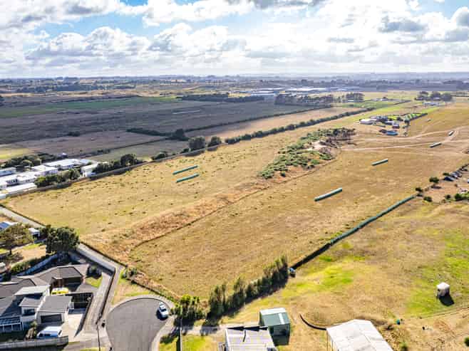 5.1HA of Rural Land 