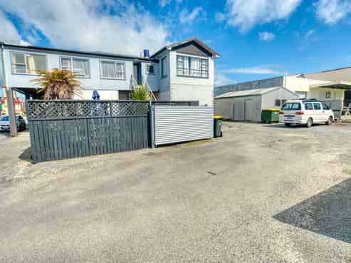 Freehold hotel and motel investment