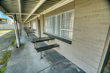 Freehold hotel and motel investment