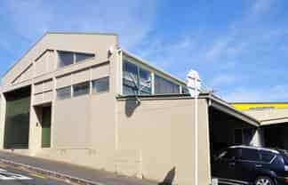 FLEXIBLE CITY FRINGE SPACE
