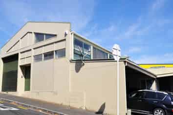 FLEXIBLE CITY FRINGE SPACE
