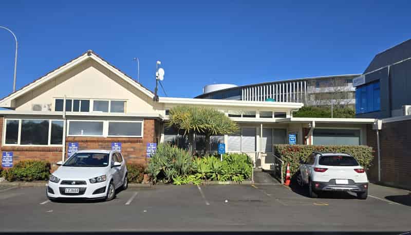 37 Taharoto Road, Takapuna