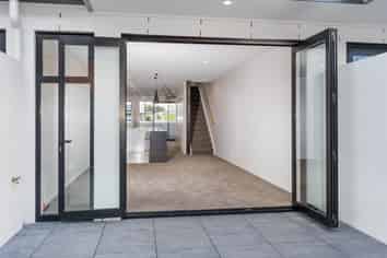 28/4 Stables Lane, Silverdale