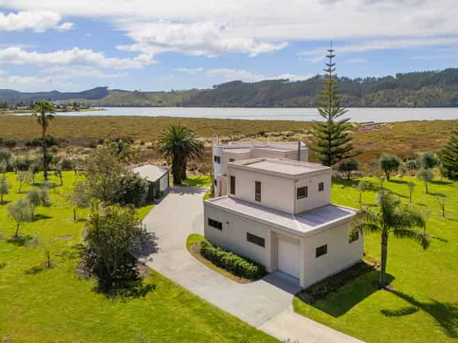 141 Everitt Crescent, Whangamata