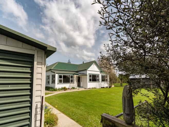 37 North Branch Road, Milton