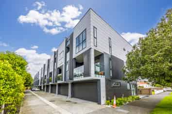 4/12 King Edward Avenue, Epsom