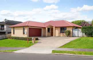 1 Farleigh Close, Huntington