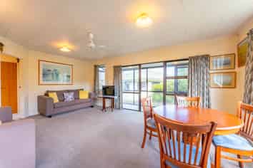 2/2 Stirling Place, Timaru