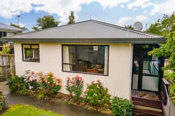 2/2 Stirling Place, Timaru