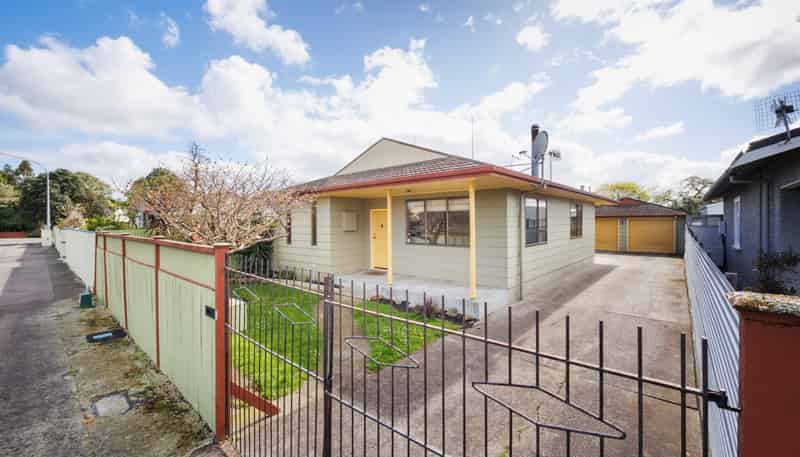 9 Shamrock Street, Takaro