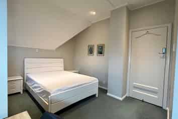 Room 2/ 27 Pitt Street, North Dunedin