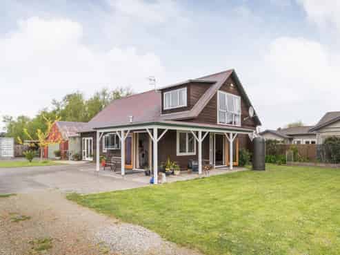 32 Pioneer Highway, Awapuni