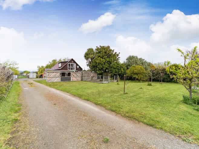 32 Pioneer Highway, Awapuni