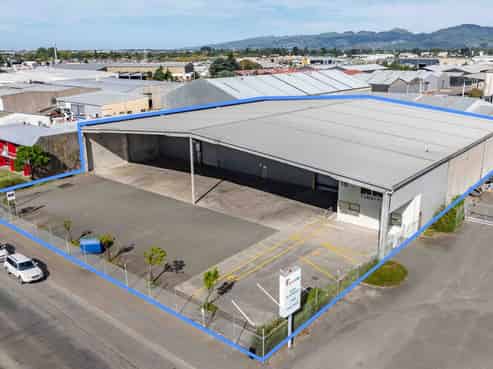 Hornby Warehouse with Canopy & Yard - Sublease 