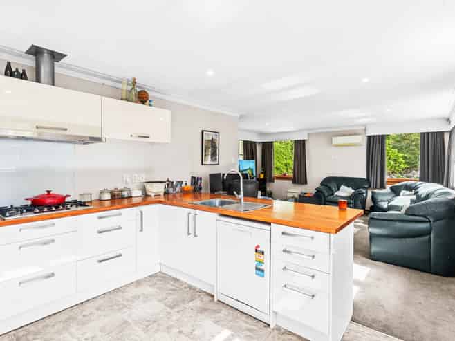 44 Larnach Road, Waverley