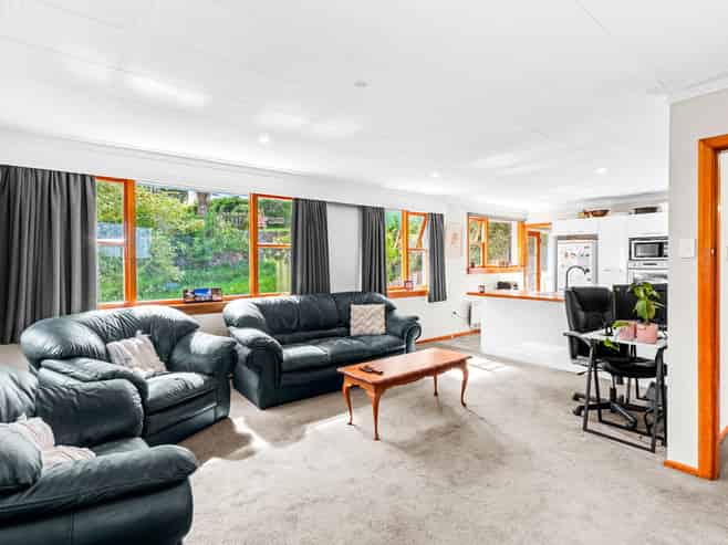 44 Larnach Road, Waverley