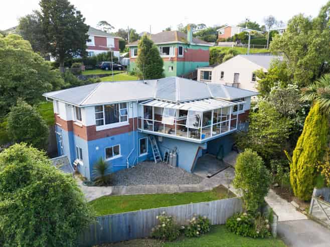 44 Larnach Road, Waverley