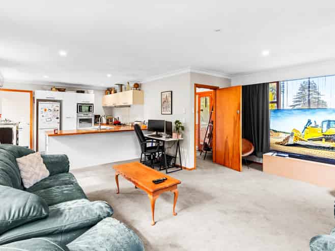 44 Larnach Road, Waverley