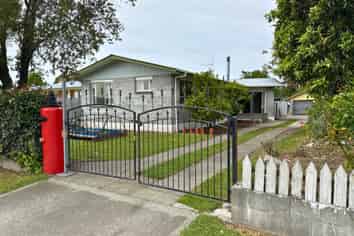 2 Rousehill Street, Renwick