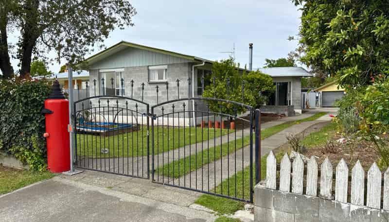 2 Rousehill Street, Renwick