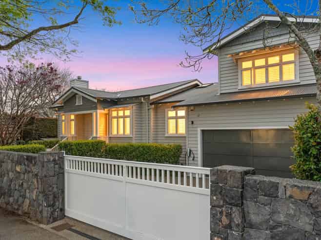 2 Golf Road, Epsom