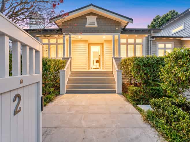 2 Golf Road, Epsom