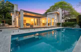 2 Golf Road, Epsom