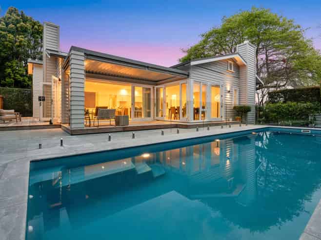 2 Golf Road, Epsom