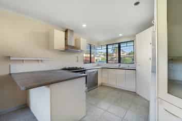 13 De Havilland Drive, Goodwood Heights