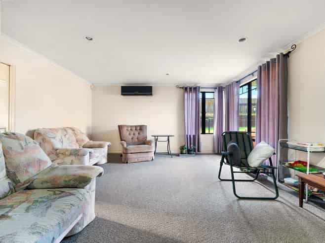 13 De Havilland Drive, Goodwood Heights
