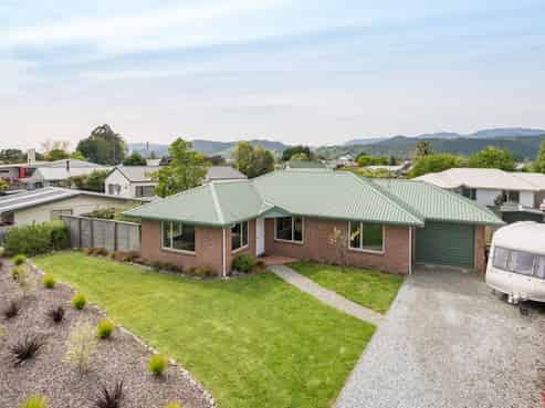 84 Starveall Street, Brightwater