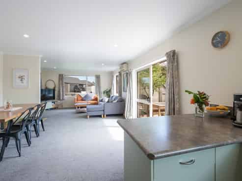 84 Starveall Street, Brightwater