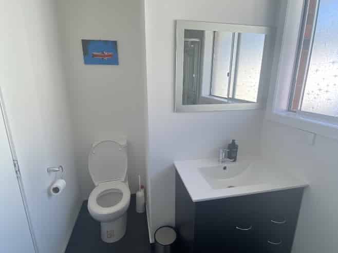 1/5 Charles Street, Belmont