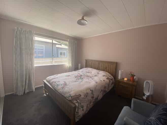 1/5 Charles Street, Belmont