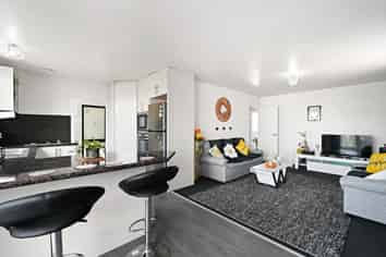 12c Saxbys Road, Glenview