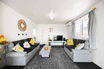 12c Saxbys Road, Glenview