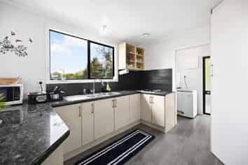 12c Saxbys Road, Glenview