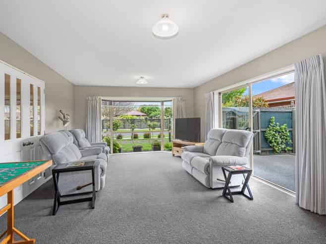22 Richard Seddon Drive, Northwood